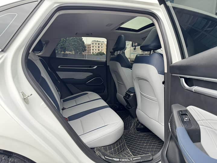 Фото 9 - Geely Emgrand