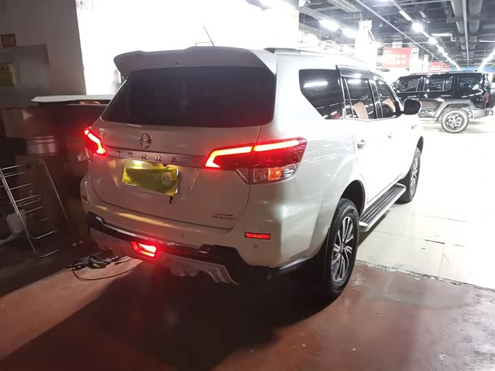 Фото 7 - Nissan Terra