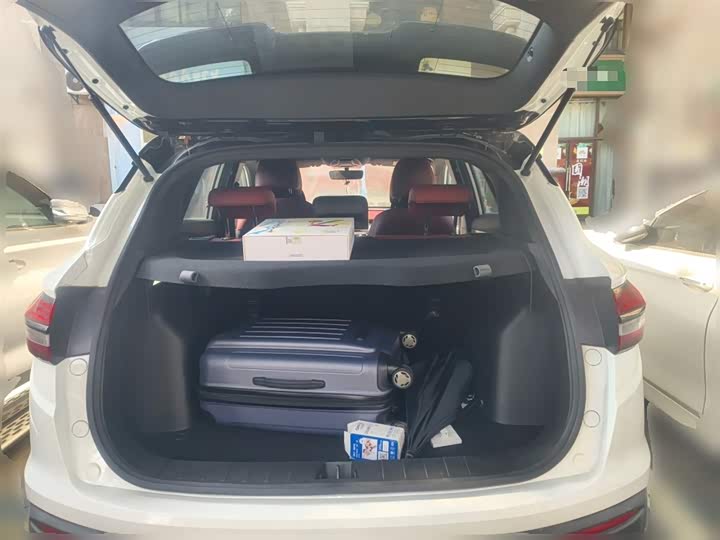 Фото 10 - Geely Coolray