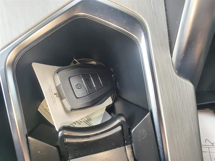 Фото 12 - Geely Coolray