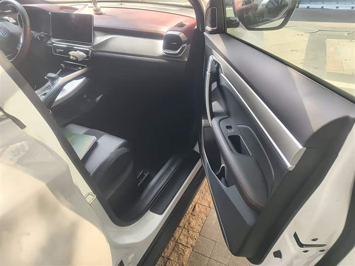 Фото 20 - Geely Coolray