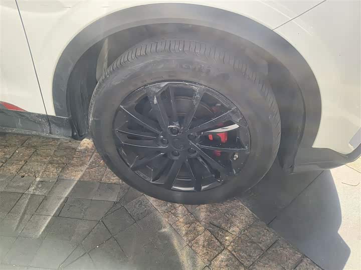 Фото 31 - Geely Coolray