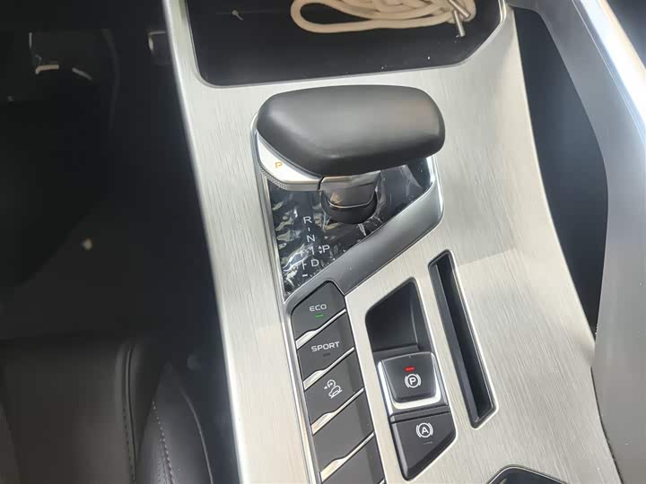 Фото 7 - Geely Coolray