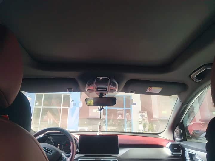 Фото 9 - Geely Coolray