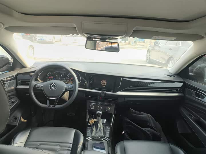 Фото 10 - Volkswagen Passat