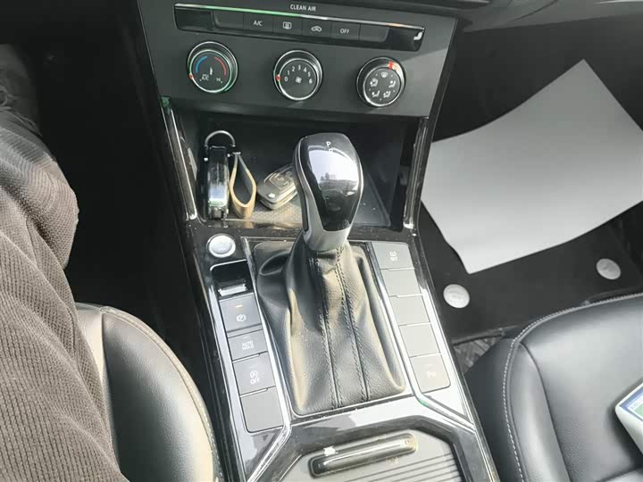 Фото 14 - Volkswagen Passat