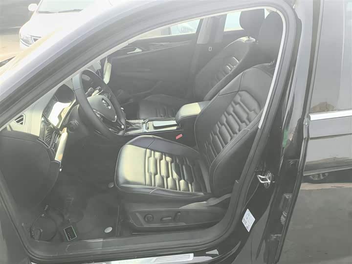 Фото 15 - Volkswagen Passat