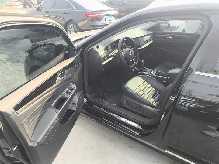 Фото 16 - Volkswagen Passat