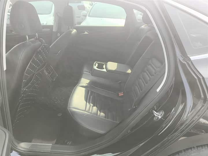 Фото 17 - Volkswagen Passat