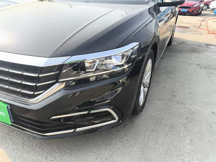 Фото 24 - Volkswagen Passat