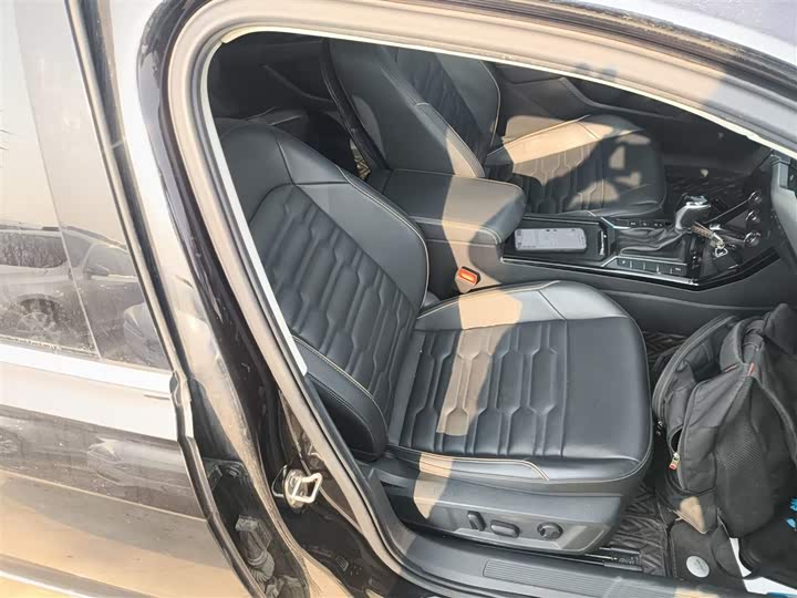 Фото 25 - Volkswagen Passat