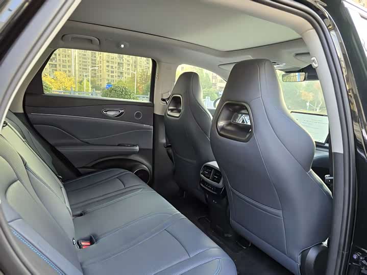 Фото 6 - BYD Sea Lion 07 DM-i Hybrid