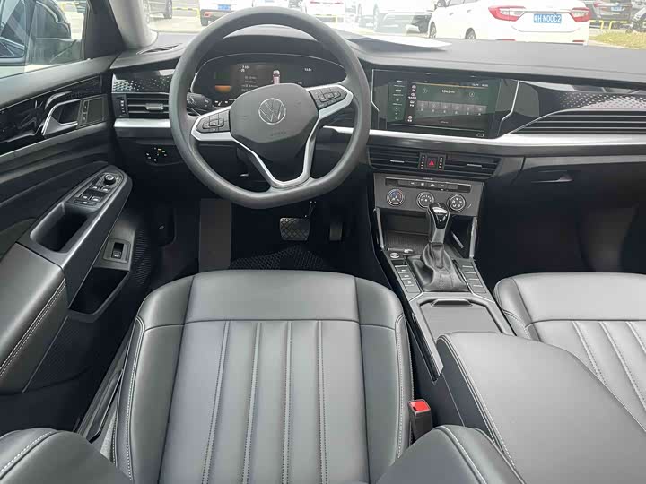 Фото 10 - Volkswagen Passat