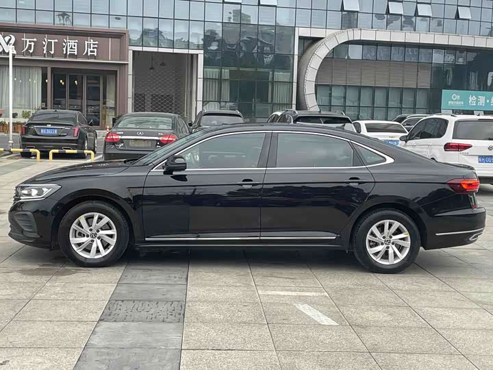 Фото 21 - Volkswagen Passat