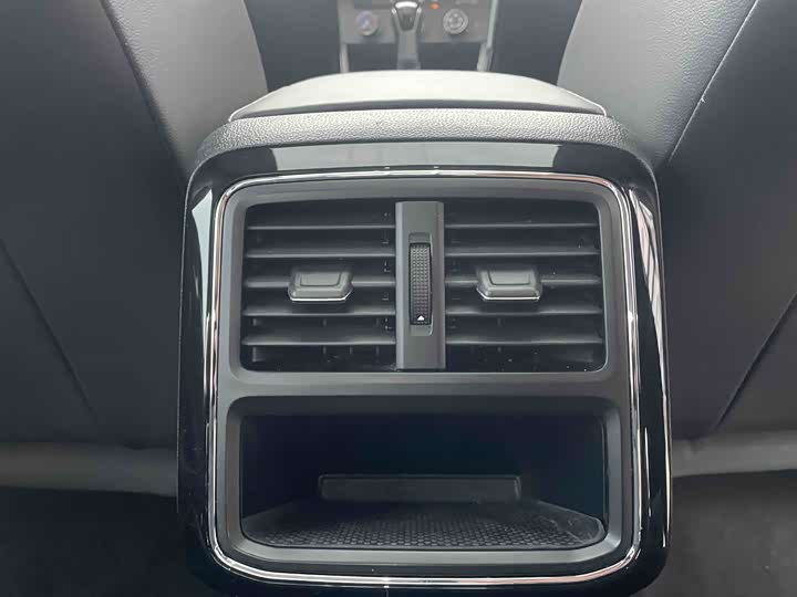 Фото 23 - Volkswagen Passat