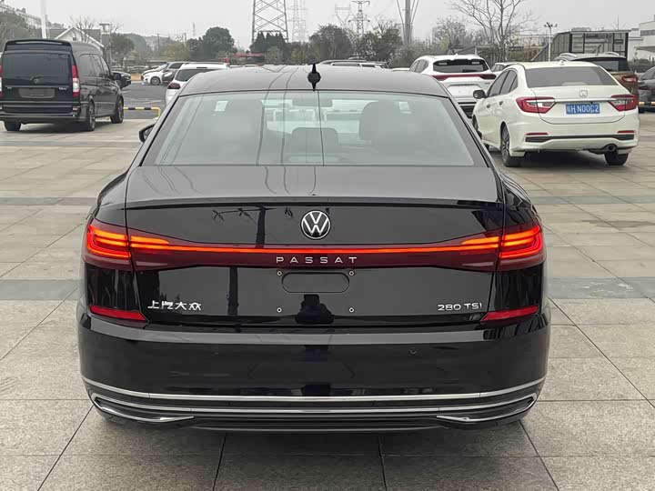 Фото 24 - Volkswagen Passat