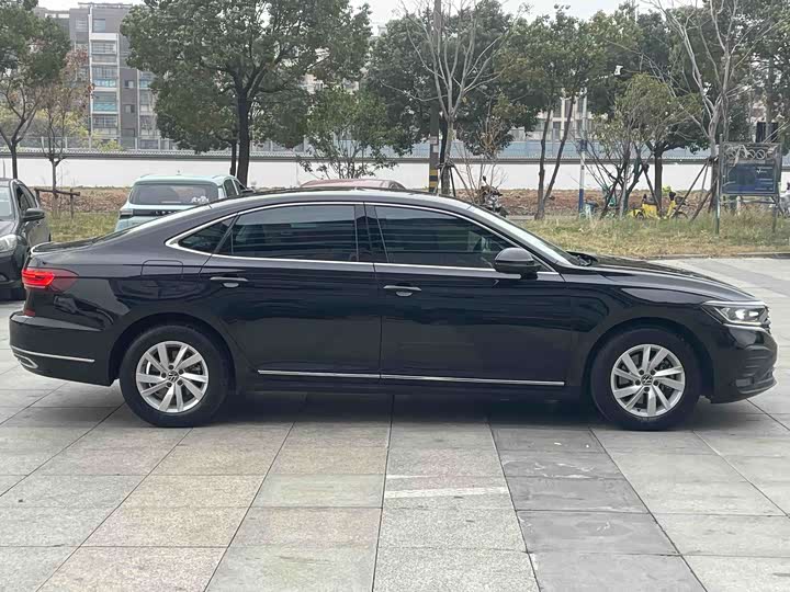 Фото 27 - Volkswagen Passat