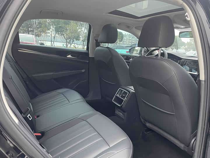 Фото 8 - Volkswagen Passat