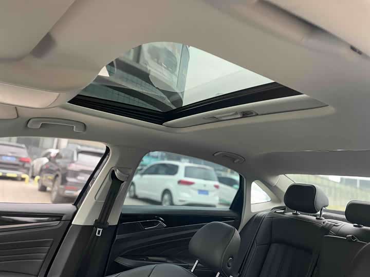 Фото 9 - Volkswagen Passat