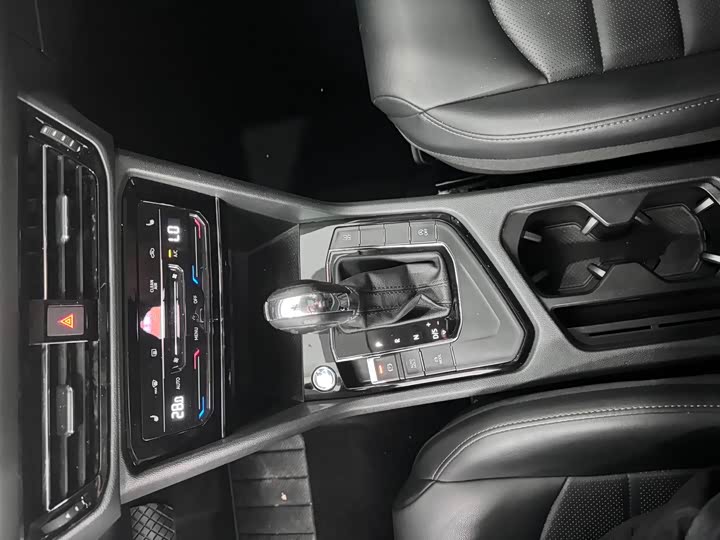 Фото 12 - Volkswagen Tharu