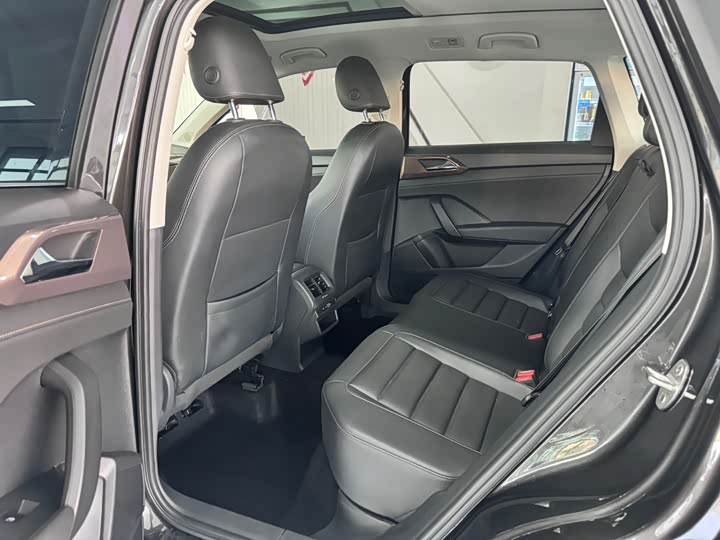 Фото 7 - Volkswagen Tharu