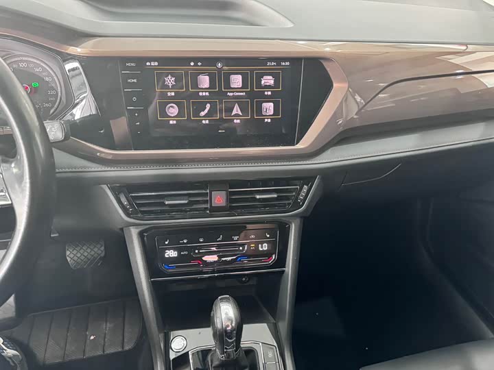 Фото 9 - Volkswagen Tharu