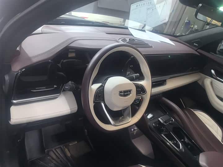 Фото 10 - Geely Monjaro