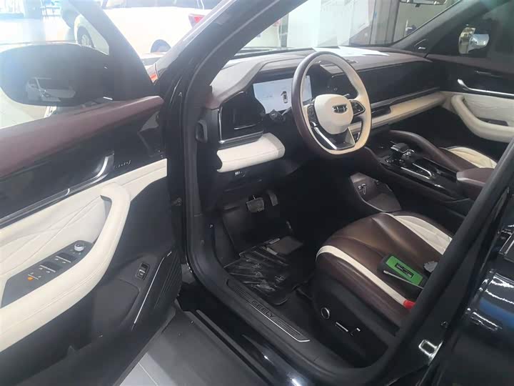 Фото 16 - Geely Monjaro