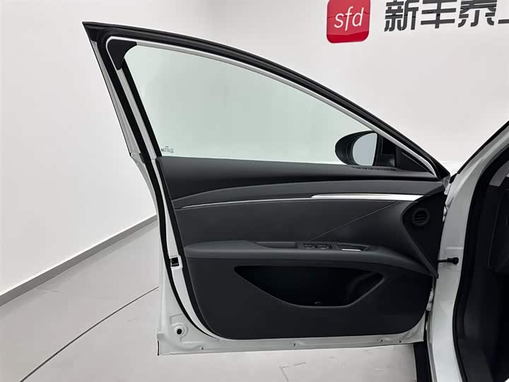 Фото 10 - XPeng Mona M03