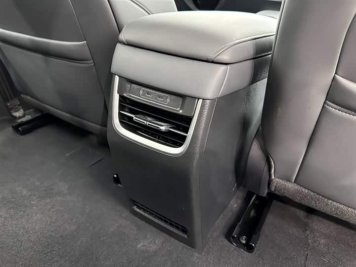 Фото 24 - XPeng Mona M03