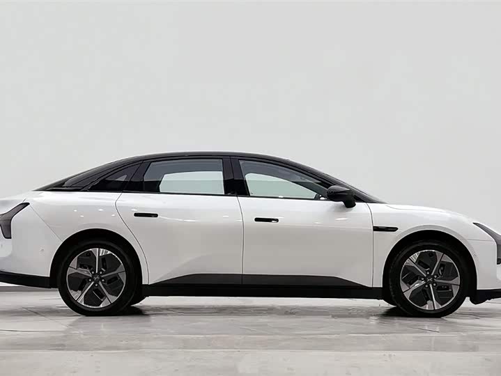 Фото 5 - XPeng Mona M03