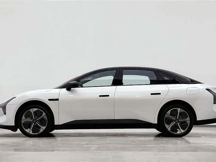 Фото 6 - XPeng Mona M03