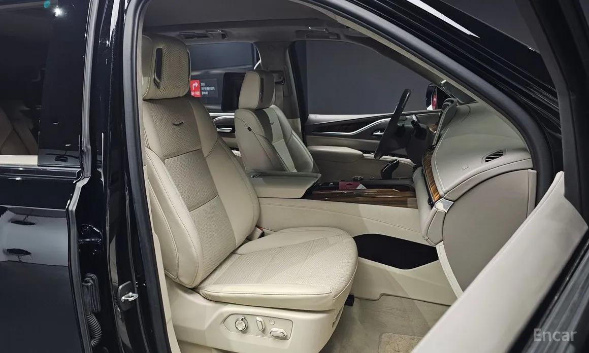 Фото 10 - Cadillac Escalade