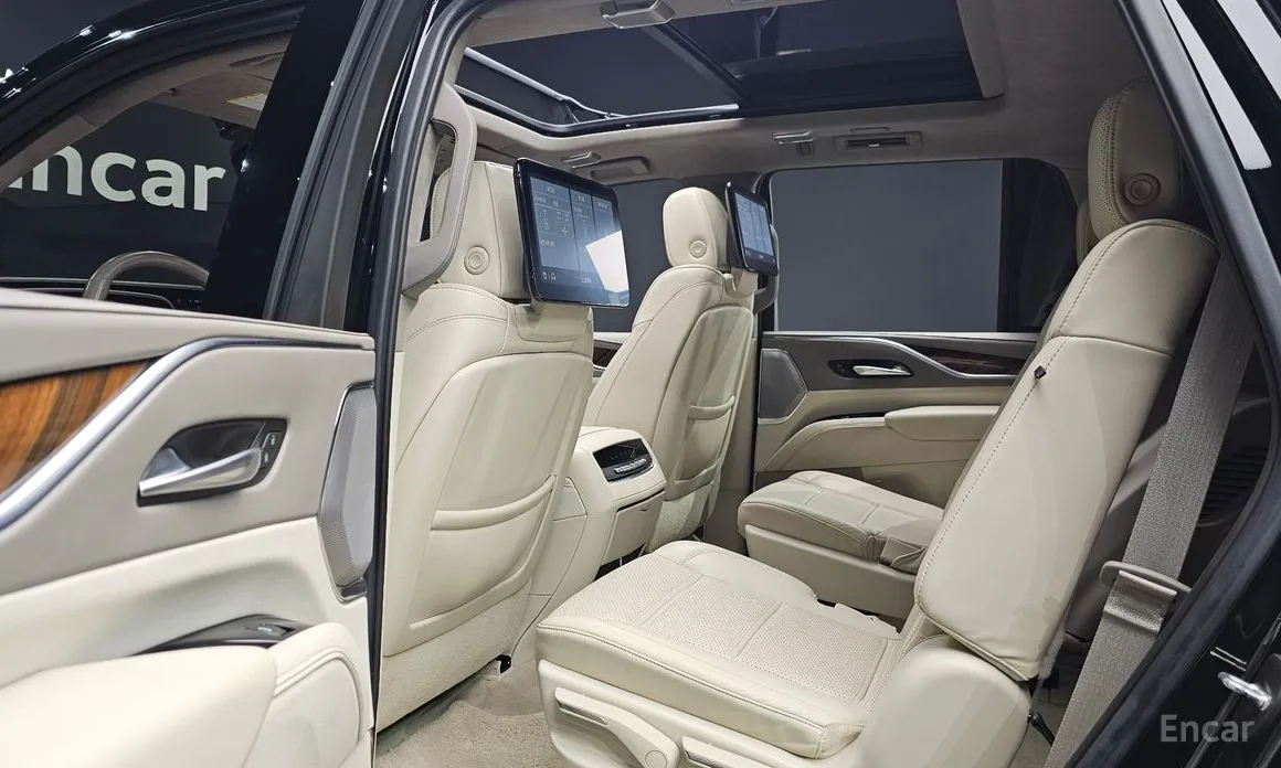 Фото 12 - Cadillac Escalade