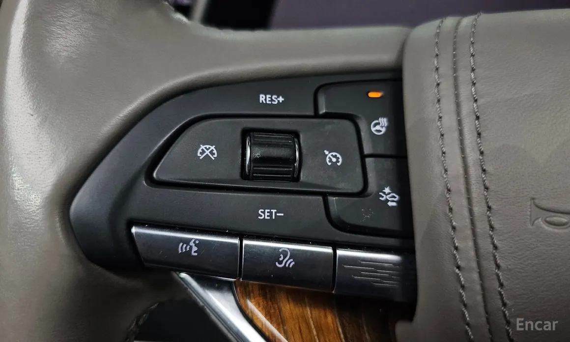 Фото 18 - Cadillac Escalade