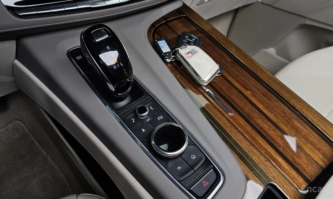 Фото 9 - Cadillac Escalade