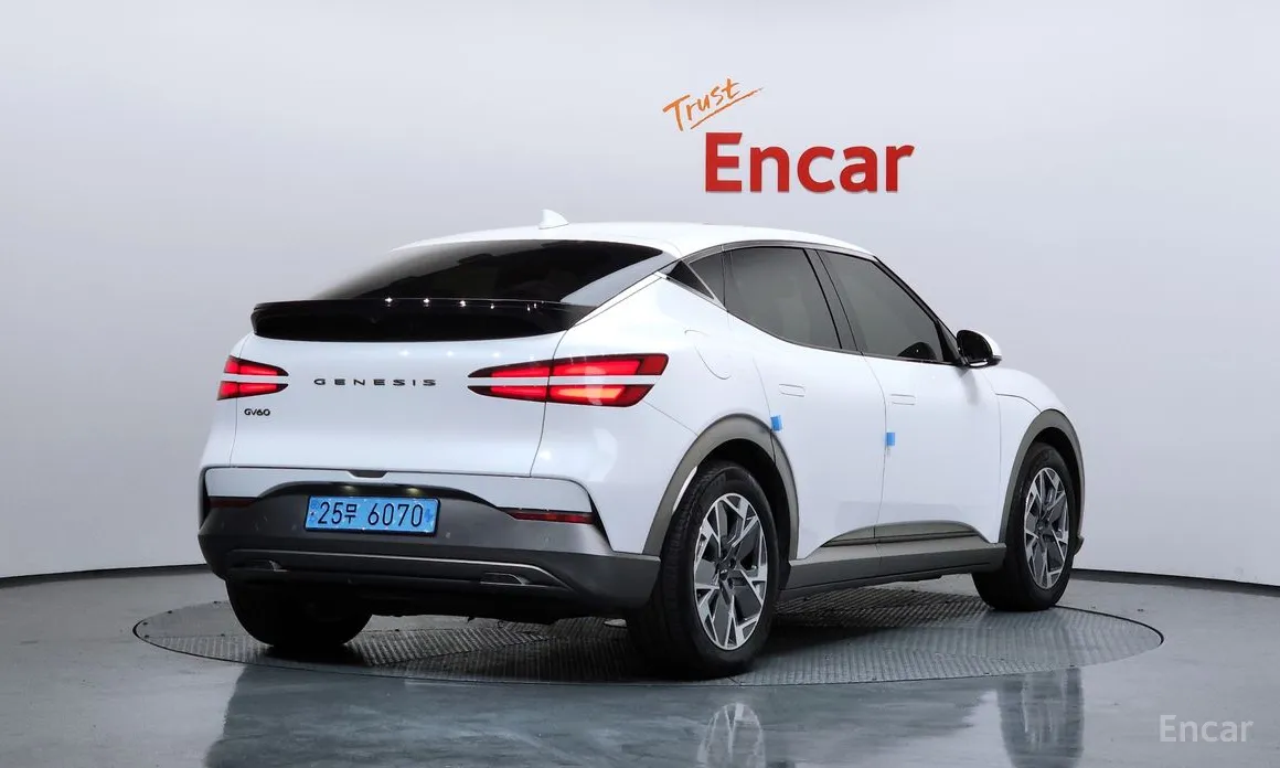 Фото 2 - Genesis GV60
