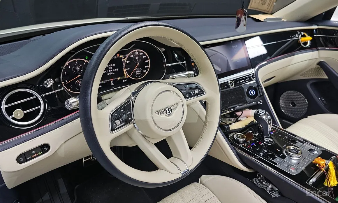 Фото 12 - Bentley Flying Spur