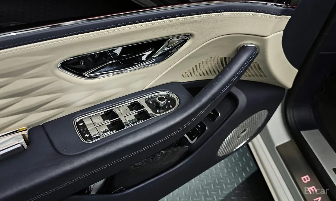 Фото 16 - Bentley Flying Spur