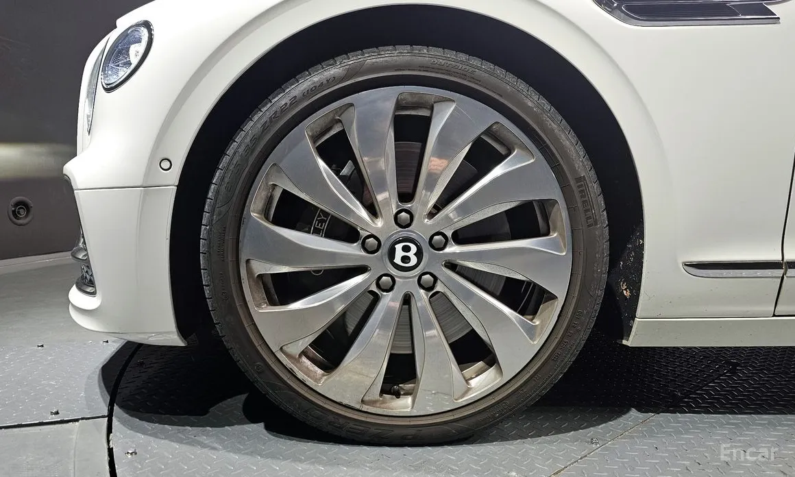 Фото 5 - Bentley Flying Spur