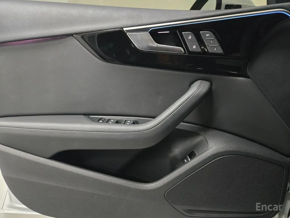 Фото 14 - Audi A4