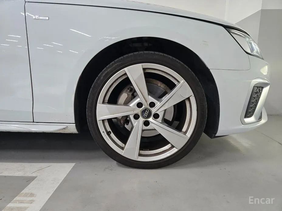 Фото 5 - Audi A4