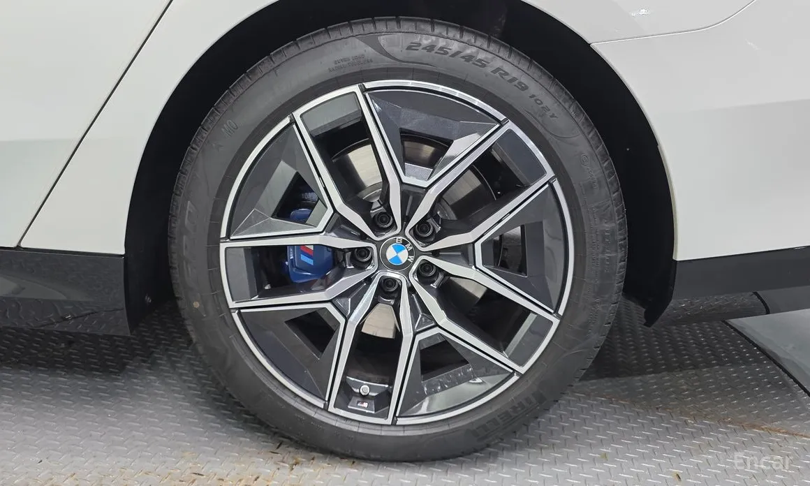 Фото 5 - BMW 5 Series