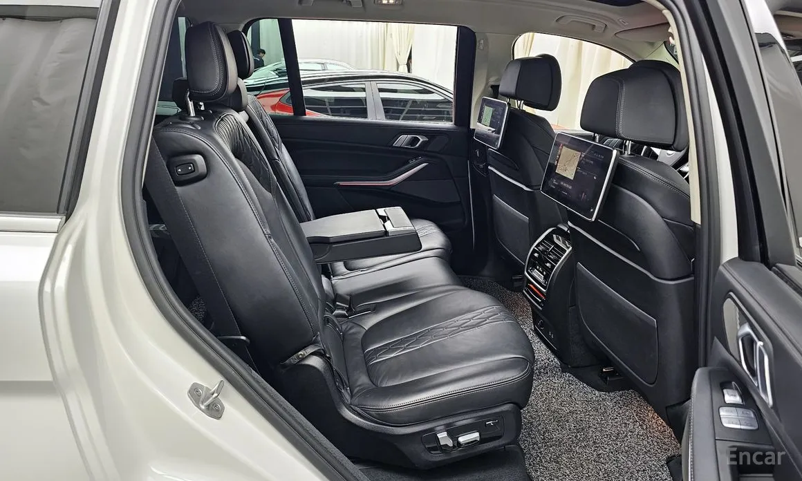 Фото 12 - BMW X7