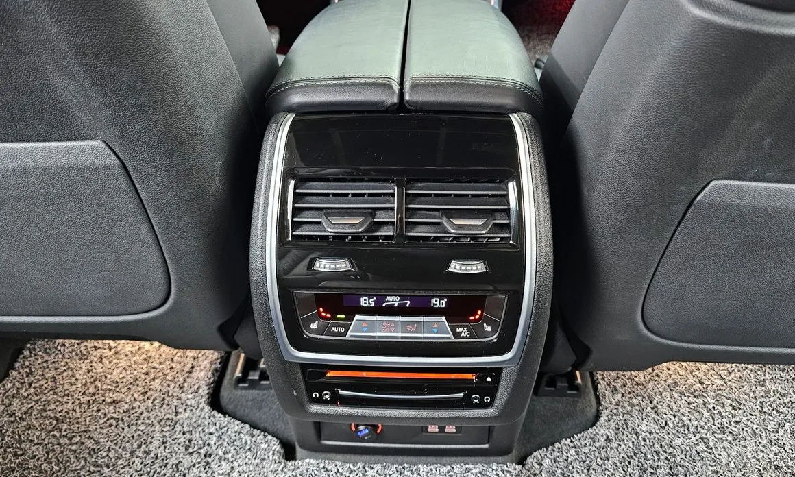 Фото 17 - BMW X7