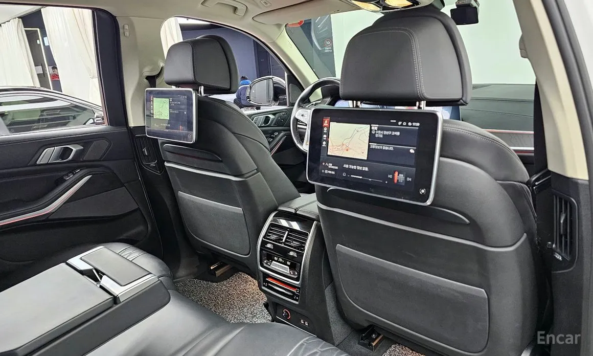 Фото 18 - BMW X7