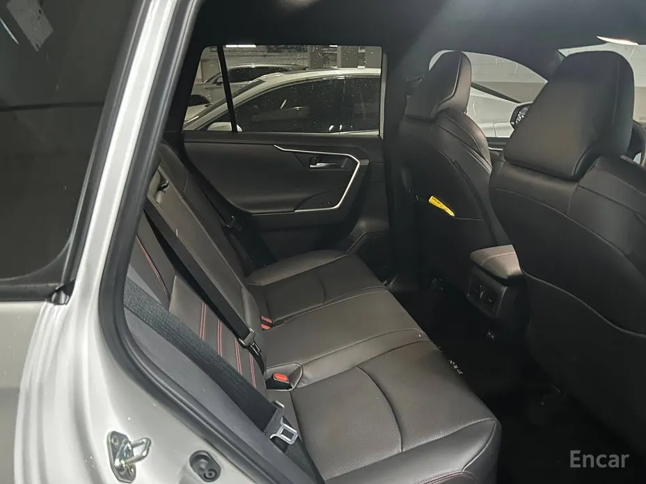 Фото 10 - Toyota RAV4