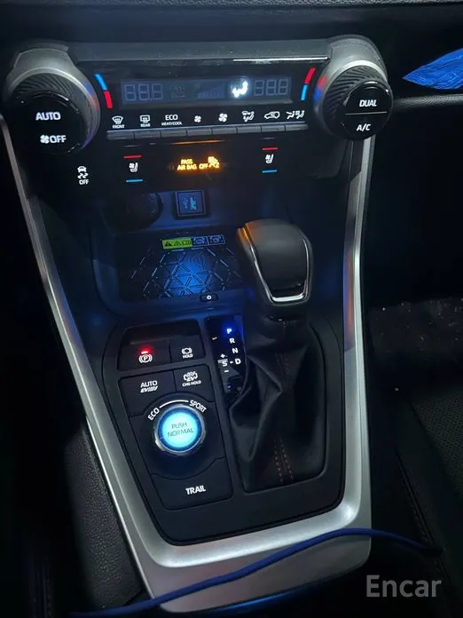 Фото 14 - Toyota RAV4