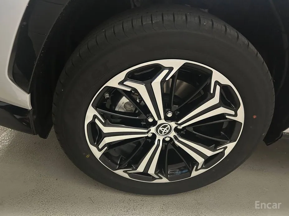 Фото 5 - Toyota RAV4