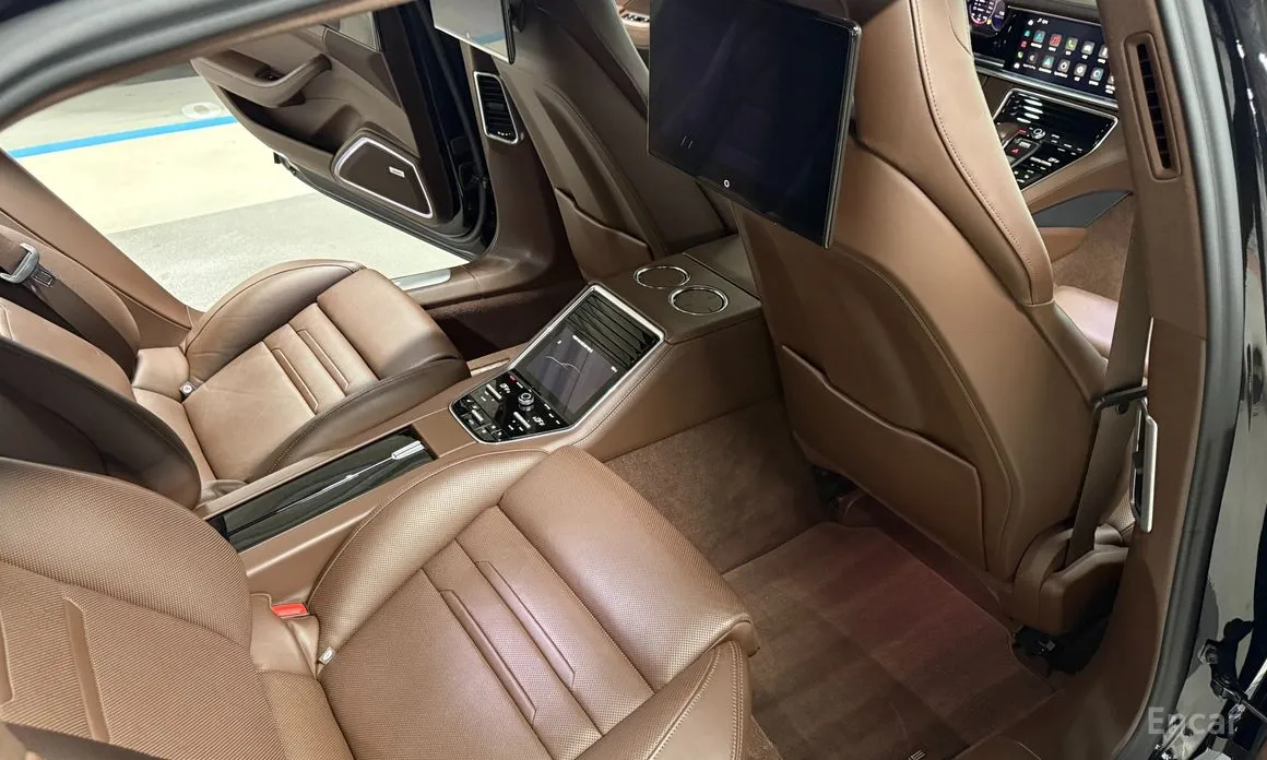 Фото 14 - Porsche Panamera